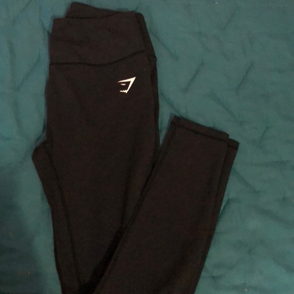 Gym shark leggings